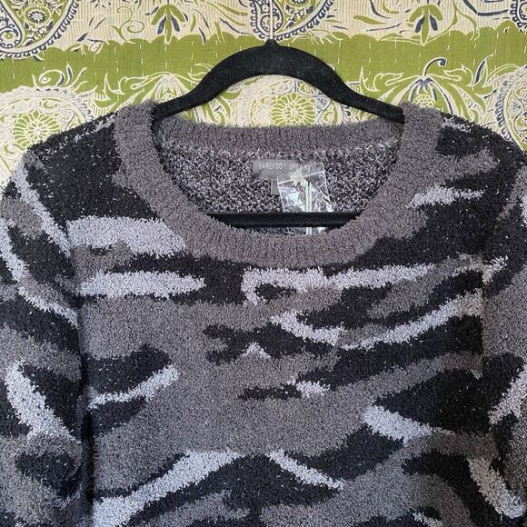 NWT Barefoot Dreams CozyChic Seaside Crewneck Carbon Camo Sweater Size Large - Picture 3 of 16